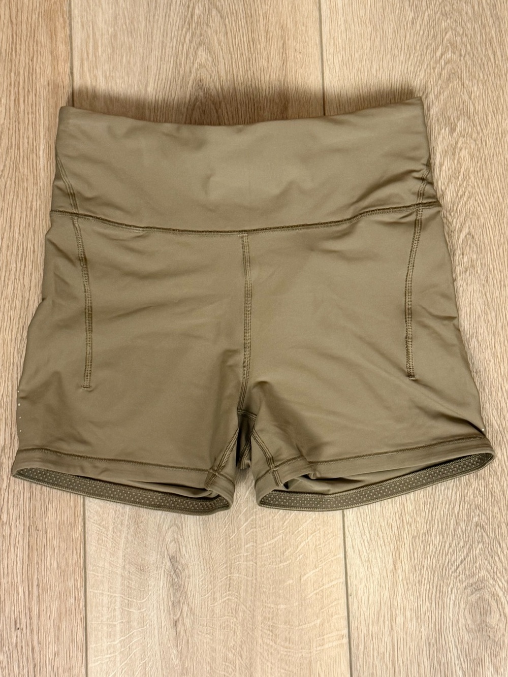 NWOT Athleta Pacesetter Shortie 4” Running Shorts Size Medium